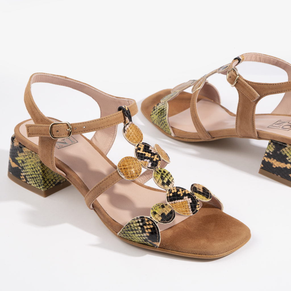 sandalos en color brandy y detalles confeccionados en serpiente multicolor joni shoes 18052